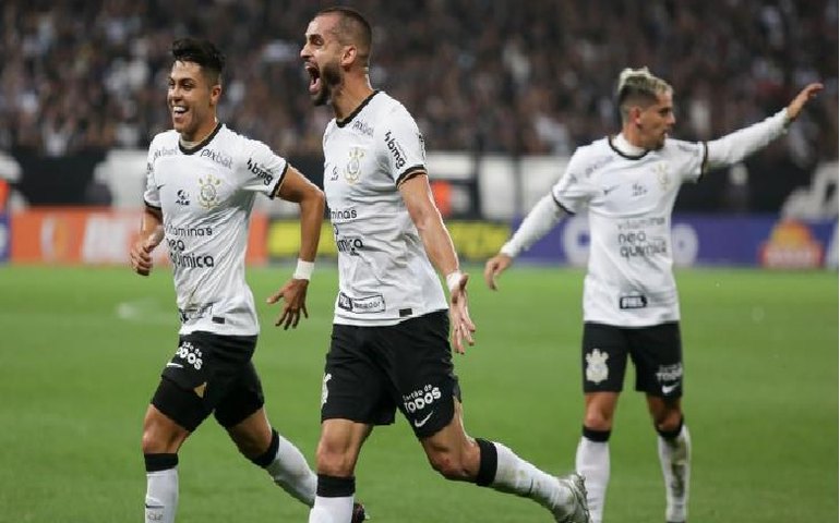Corinthians vence, encerra jejum de três jogos e Róger Guedes assume artilharia