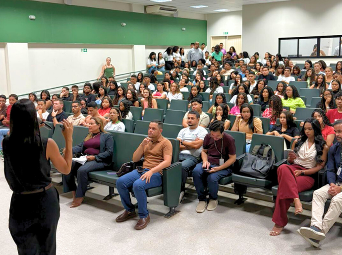 PCJE: Juíza Paula Brito orienta estudantes sobre importunação sexual dentro das escolas