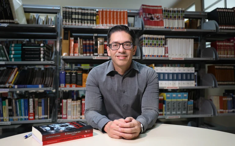 Queimem todos os professores: contos revelam desafios da rotina escolar