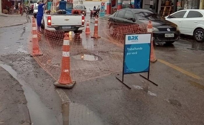 Obra da BRK em rua da capital alagoana Obra da BRK em rua da capital alagoana