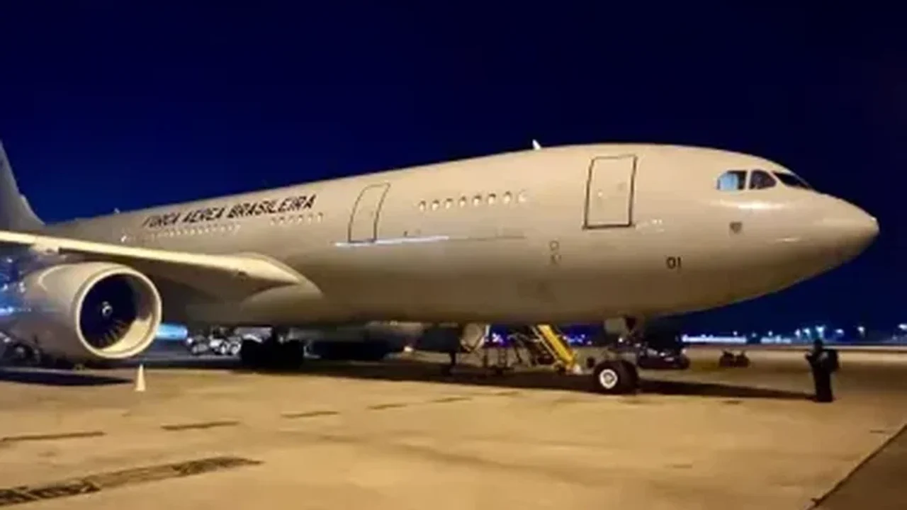 Planalto informa resgate de mais 220 passageiros da zona de conflito no Líbano em 5º voo da FAB