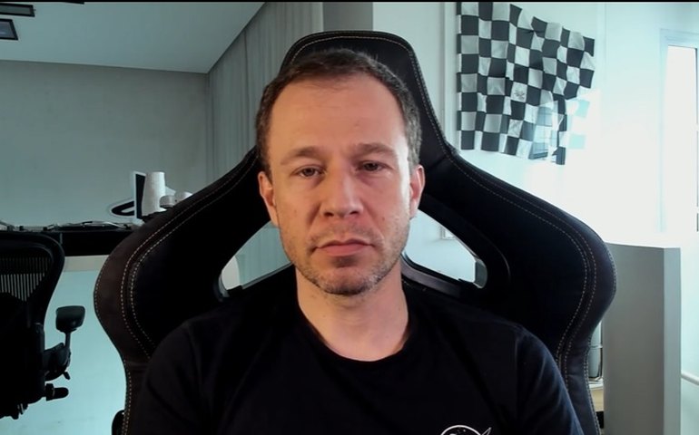 Tiago Leifert declara apoio a participante que disputa paredão do 'BBB 24'