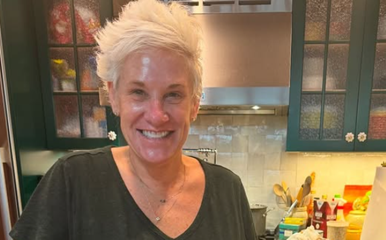 Anne Burrell, chef e apresentadora de 'A Batalha dos Piores Cozinheiros', morre aos 55 anos