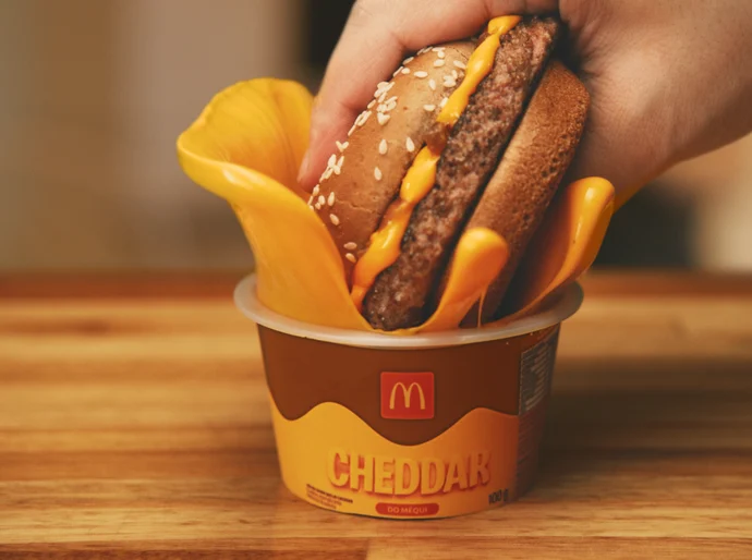 Méqui aposta no cheddar e amplia família Cheddar McMelt durante o verão