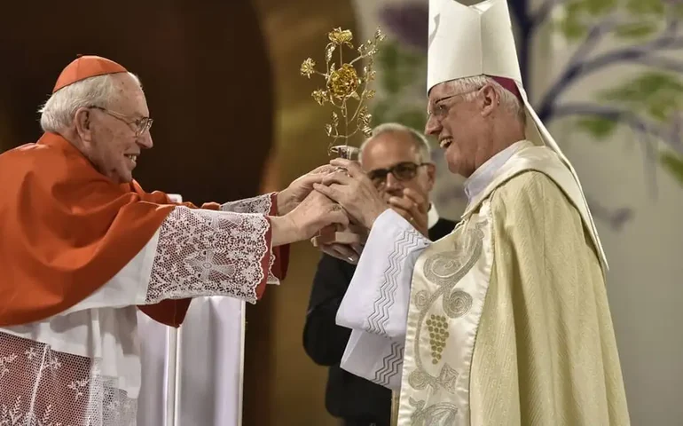 Arcebispo dá recado em missa de Páscoa: 'Vamos respeitar o papa Francisco'