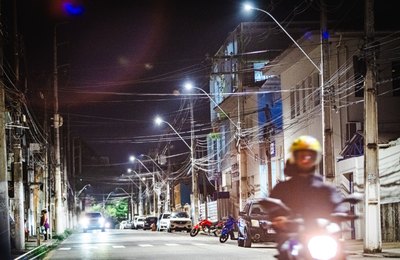 Ruas do Comércio e General Hermes recebem iluminação em LED