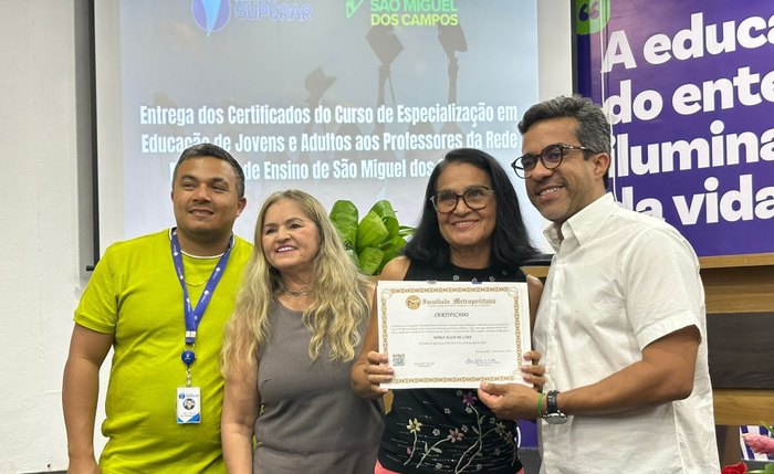 Mais de 60 professores de São Miguel dos Campos recebem certificados de pós-graduação