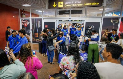 Estudantes do Daqui pra o Mundo retornam a Alagoas após intercâmbio histórico na Inglaterra