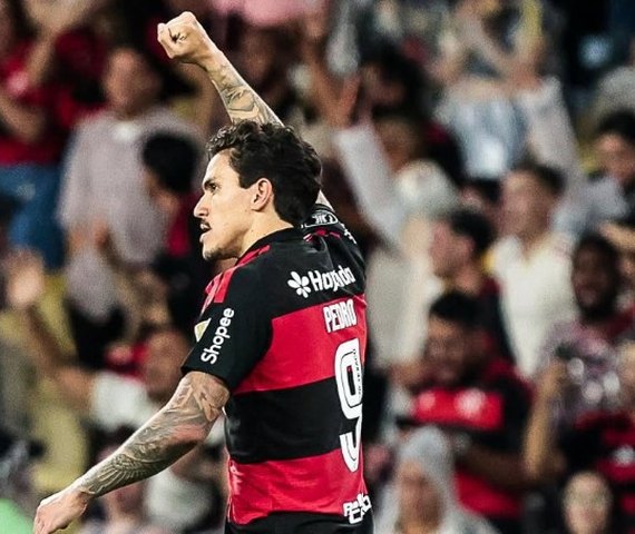 Flamengo sofre, mas vence o Remo e pressiona Palmeiras na briga pelo título do Brasileirão