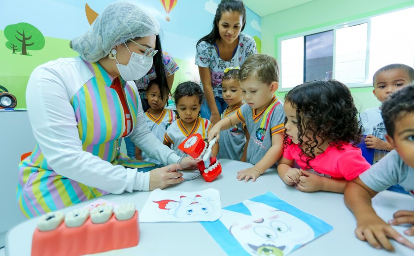 Criando Sorrisos avalia saúde bucal de crianças da Creche Cria, em São Luís do Quitunde