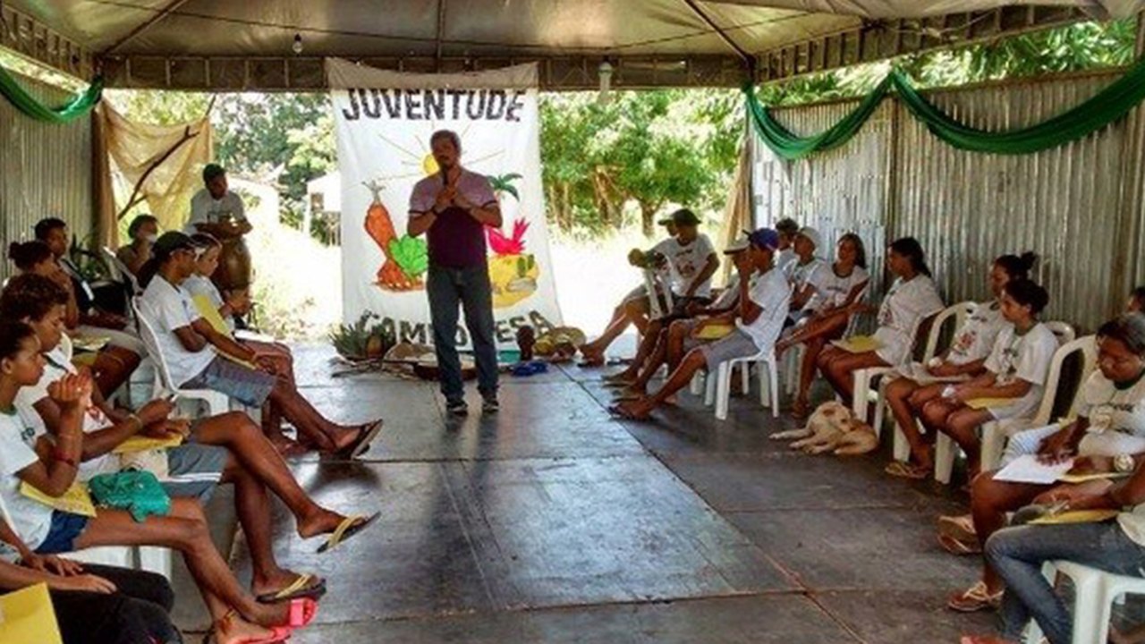 Governo levará projeto de alfabetização para assentamentos rurais