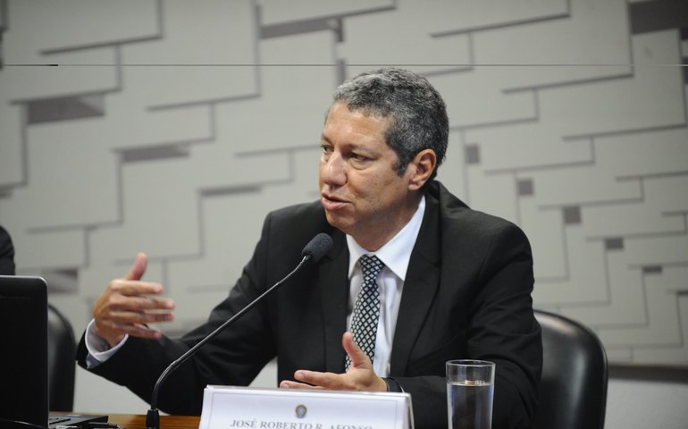 'Governo tem bala de R$ 2 tri contra especulação', diz economista 'pai' da LRF
