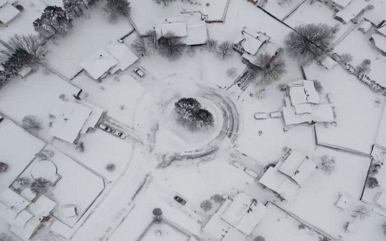 ‘Nevasca do século’ deixa 49 mortos nos EUA e deve continuar a atingir o país