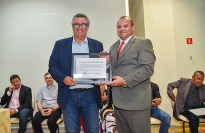 Secretários municipais de Coruripe recebem Comendas em cerimônia solene no Ifal