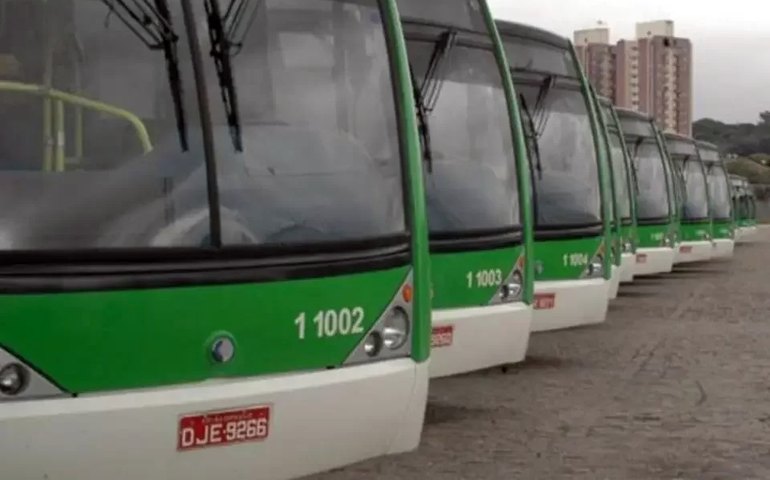 Governadores e prefeitos seguram preços do transporte público e ampliam subsídios