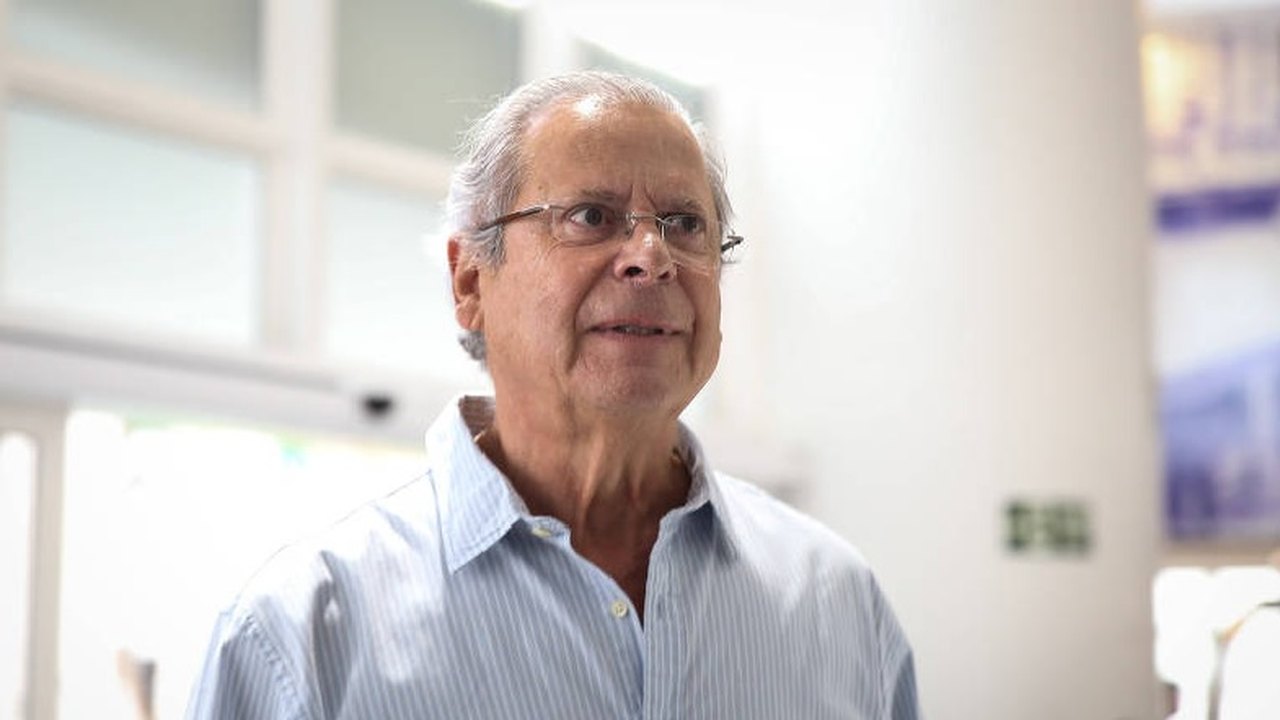 José Dirceu deixa UTI, retira dreno da cabeça e anda com ajuda de fisioterapeuta