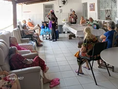 Tia Márcia Conta Histórias em abrigos de idosos (1).jpeg 