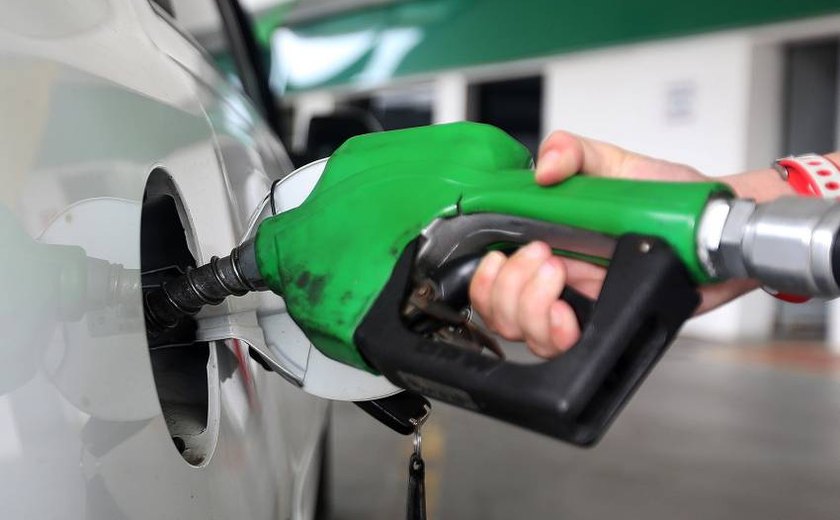 Petrobras reduz preço da gasolina em 7% a partir de sexta-feira