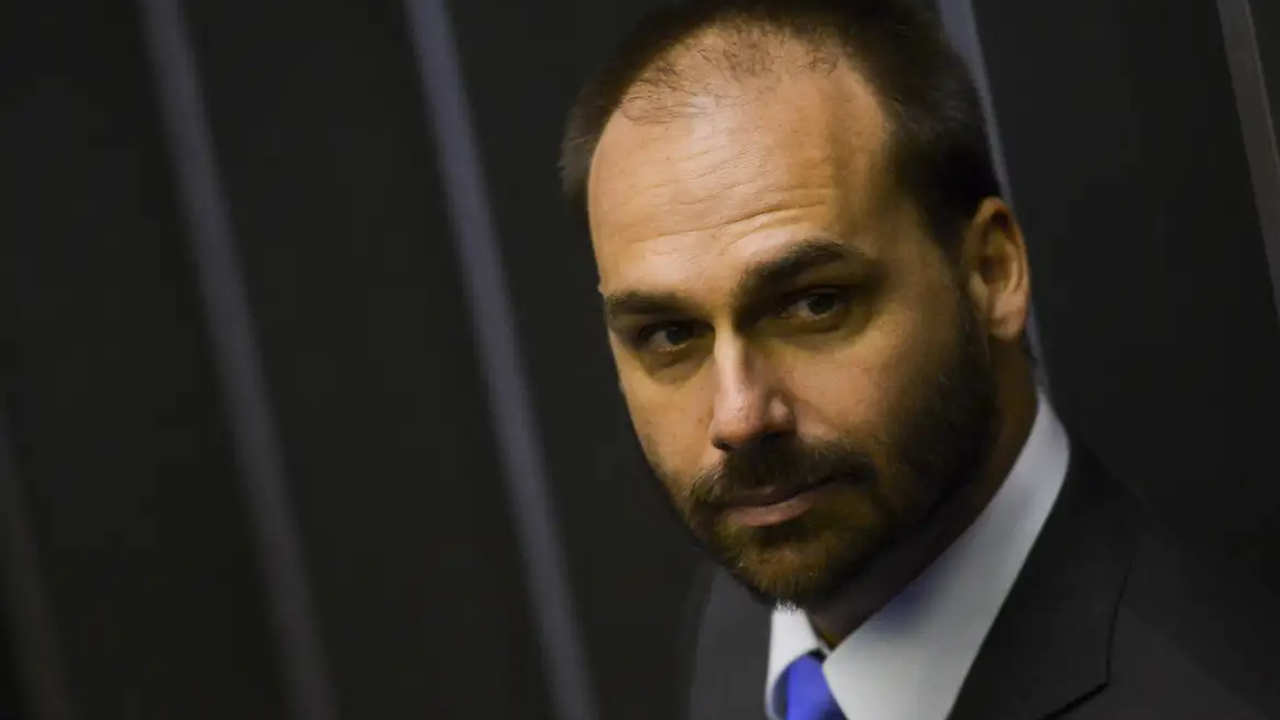 Após trégua, Eduardo Bolsonaro volta a criticar Tarcísio de Freitas