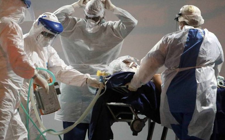 Registros de óbito por covid-19 chegam a demorar um mês para serem confirmados