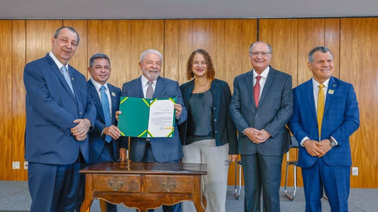 Presidente assina decreto que garante mais autonomia ao Centro de Bionegócios da Amazônia