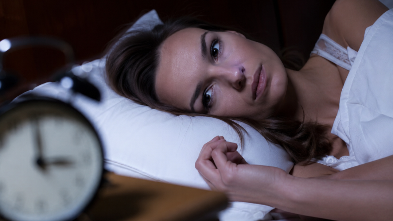 Dormir demais ou de menos acelera envelhecimento, aponta estudo