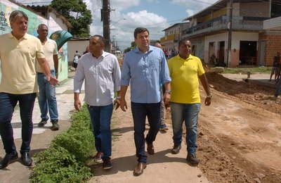 Vice-prefeito Marcelo Palmeira vistoria obras de mobilidade no Rosane Collor