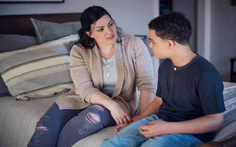 Filhos de pais superprotetores têm risco de viver menos, sugere estudo