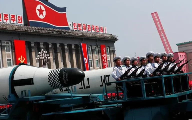 Rússia forneceu mísseis de defesa aérea à Coreia do Norte em troca de tropas, diz Coreia do Sul