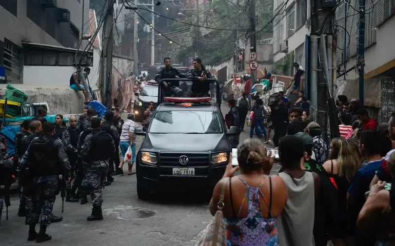 Polícia faz operação no Complexo da Penha, no Rio, contra integrantes do Comando Vermelho