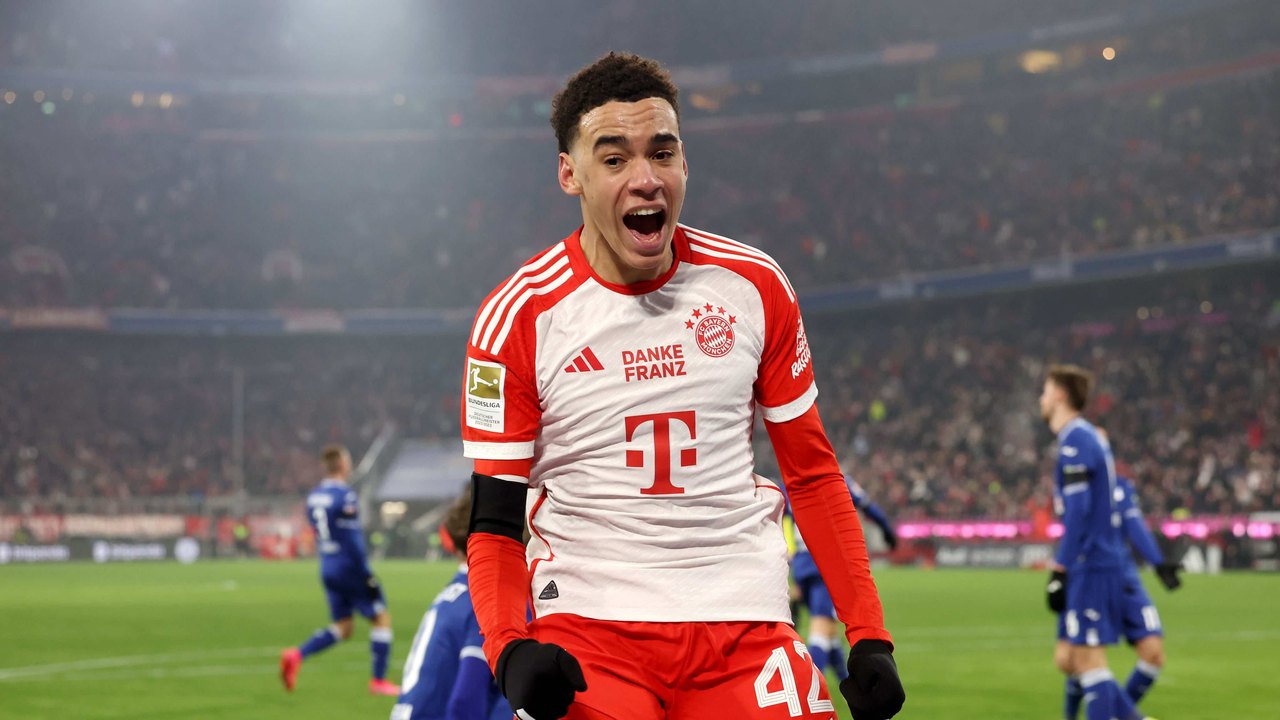 Musiala sofre segundo desmaio em campo pelo Bayern por disfunção neurológica