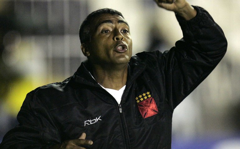 Inscrito na 2ª divisão do Carioca, Romário já foi treinador e jogador do Vasco no mesmo dia; relembre
