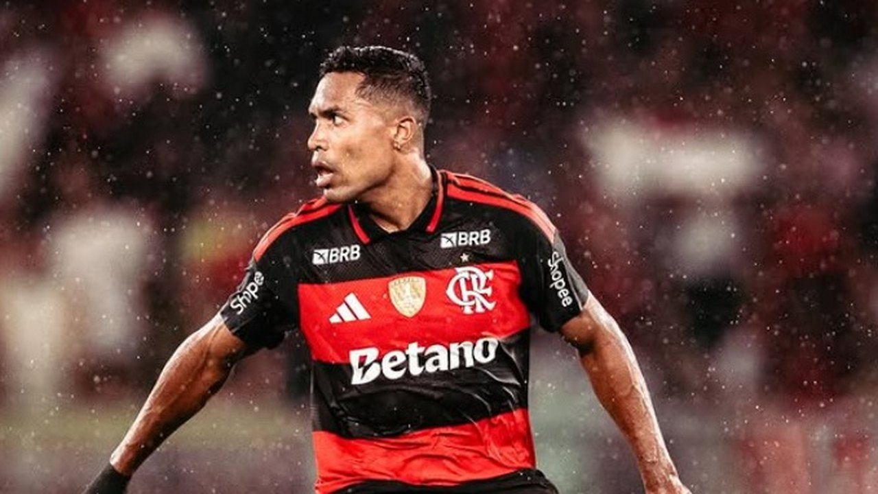 Alex Sandro renova contrato com o Flamengo até 2027 após desempenho na Copa do Mundo