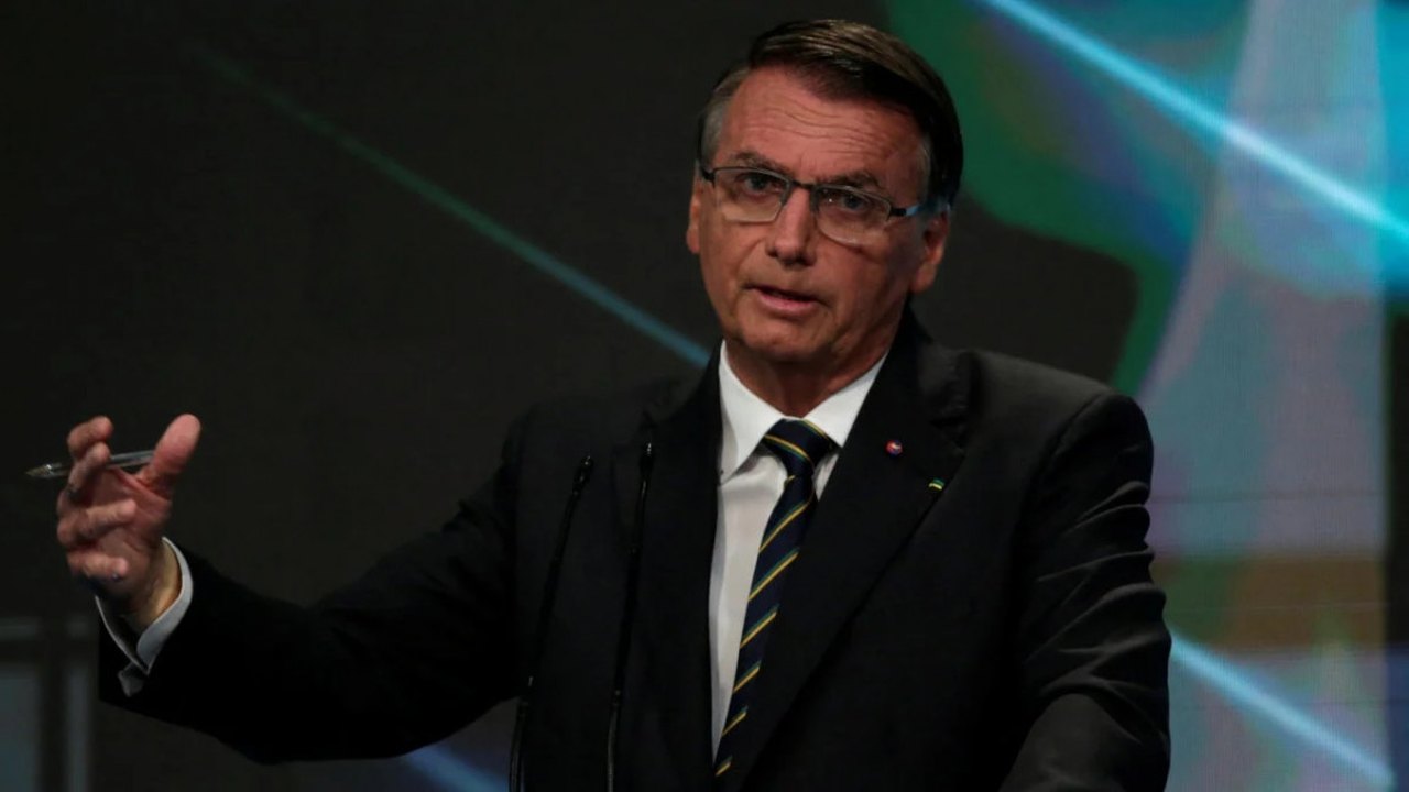Bolsonaro diz que vai resolver questão do armamento em eventual 2º mandato