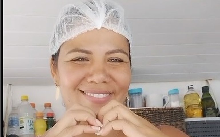 'BBB 24': Mulher de Davi começa a vender X-Calabreso em barraca de lanches