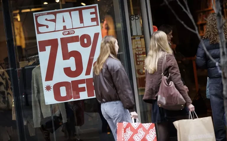 Itália começa temporada de grandes saldões de 2026