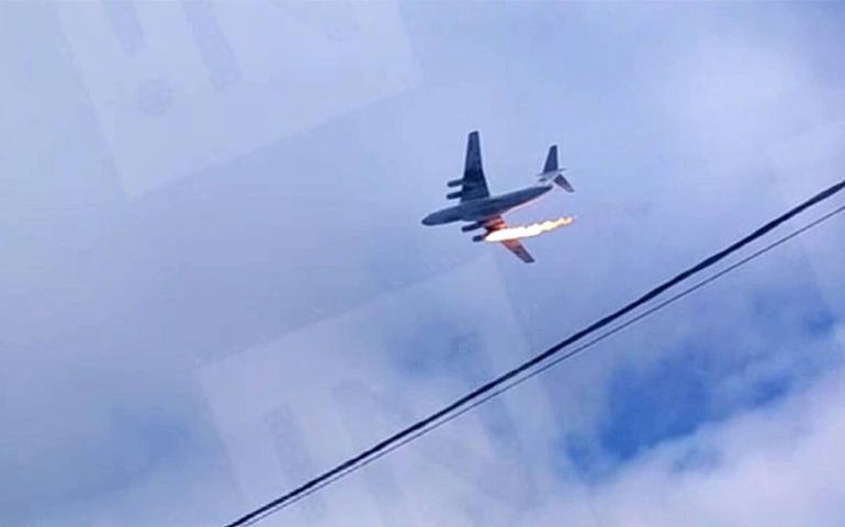Avião militar da Rússia cai com 15 pessoas a bordo