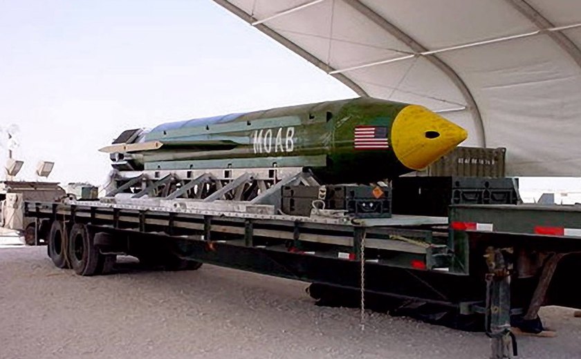 Estados Unidos lançam pela primeira vez &#8216;maior bomba não-nuclear&#8217;