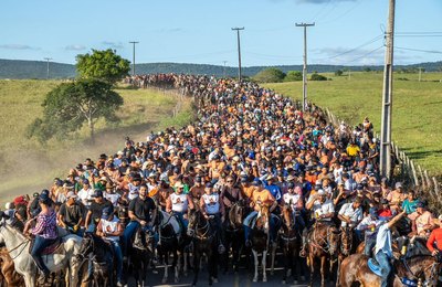 Com mais de 3.500 cavalos, Cavalgada dos Pais é recorde de público e animação em Traipu