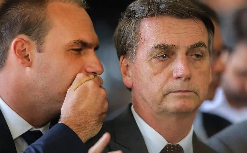 PF aponta articulação de Bolsonaro e filho para tumultuar julgamento no STF