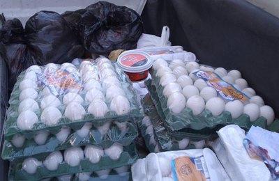 Vigilância Sanitária apreende 100 kg de produtos impróprios para consumo em estabelecimento na Ponta Verde