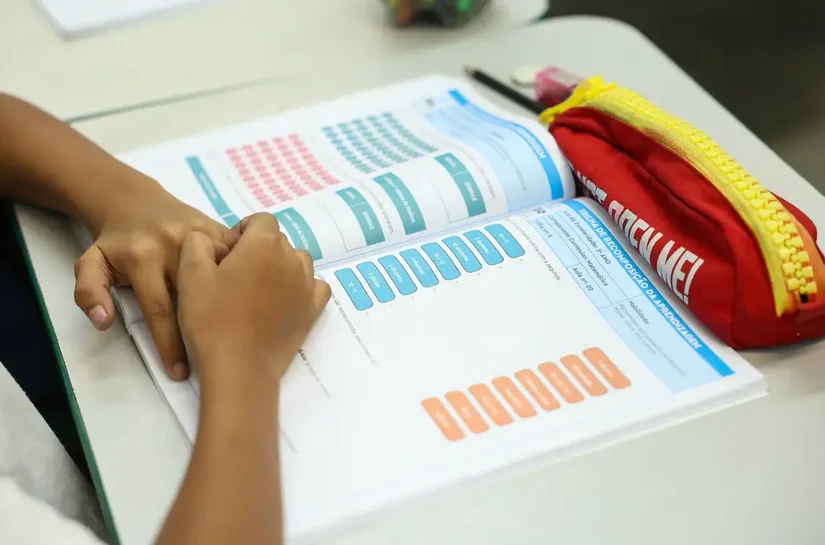 Metade dos estudantes não vê debate antirracista na escola, diz estudo