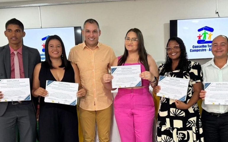 Prefeito Pino participa da solenidade de posse dos conselheiros tutelares no município de Campestre