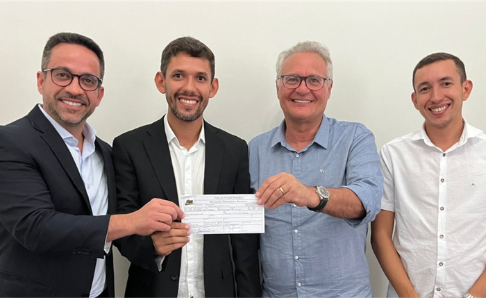 Renan e Paulo Dantas recebem prefeitos de várias regiões que assinaram ficha de filiação ao MDB/AL