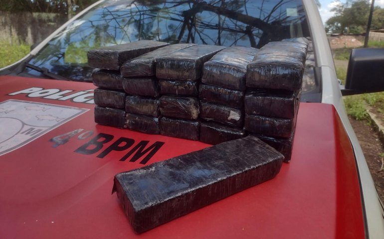 Polícia Militar encontra quase 15 quilos de drogas enterrados em mata no Clima Bom