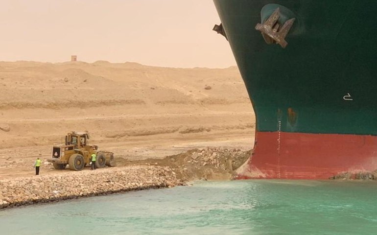 Caso sobre bloqueio de Suez é adiado para estender negociações sobre indenização