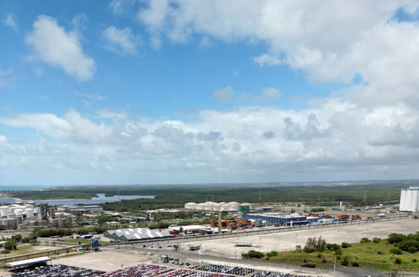 Suape dá passo decisivo para arrendamento do terminal de veículos