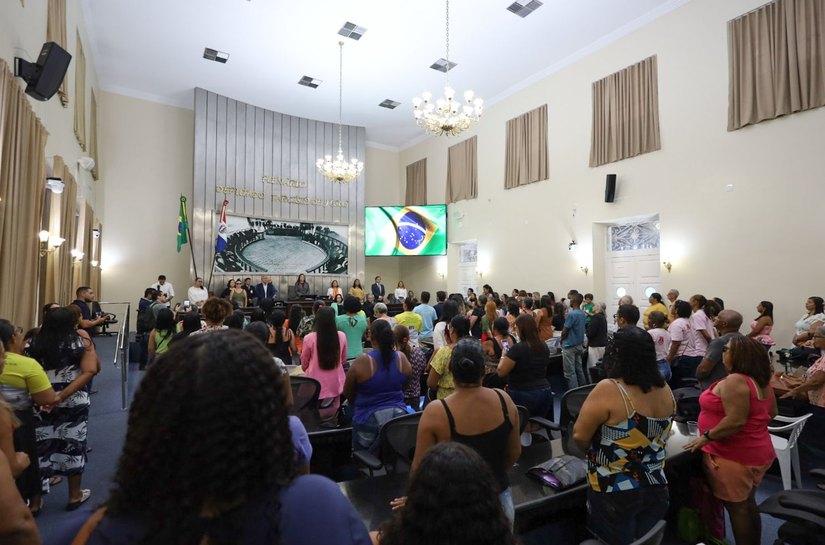 Audiência pública proposta por Fátima Canuto reúne autoridades nacionais para discutir situação de marisqueiras