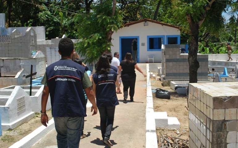 Semas combate trabalho infantil em cemitérios de Maceió