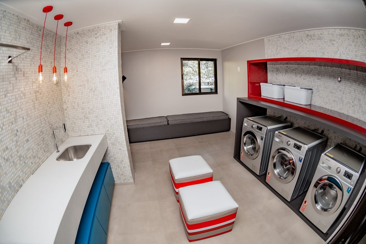 Laundry center